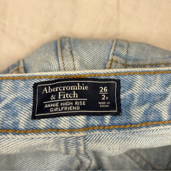 Abercrombie & Fitch High Rise Girlfriend Jeans - Picture 3 of 4